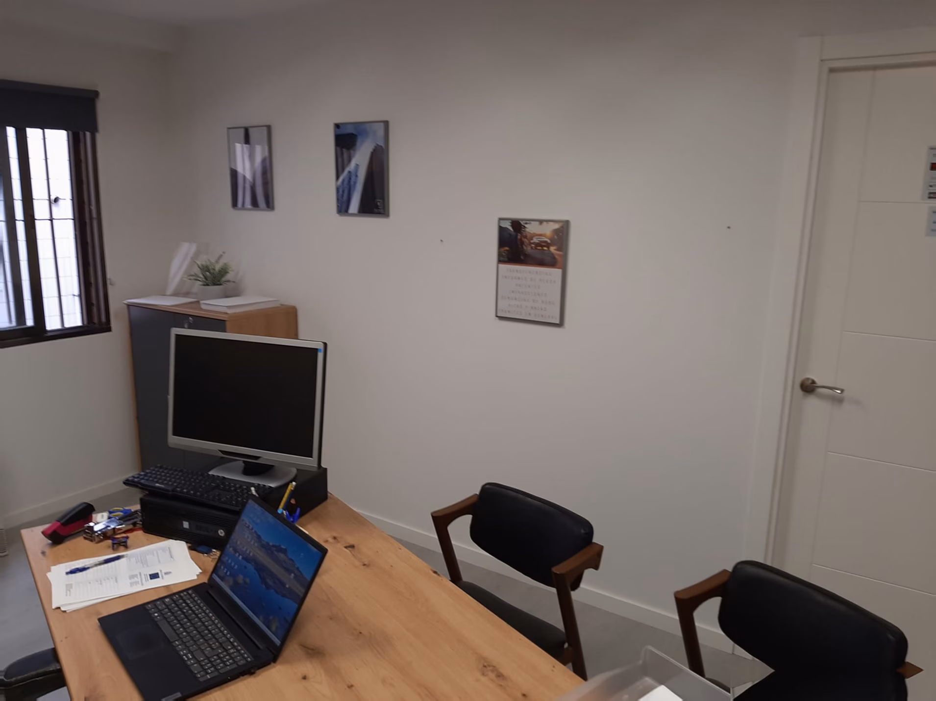Sala de reuniones de Bierzo Gestiona en Ponferrada para consultas con cita previa
