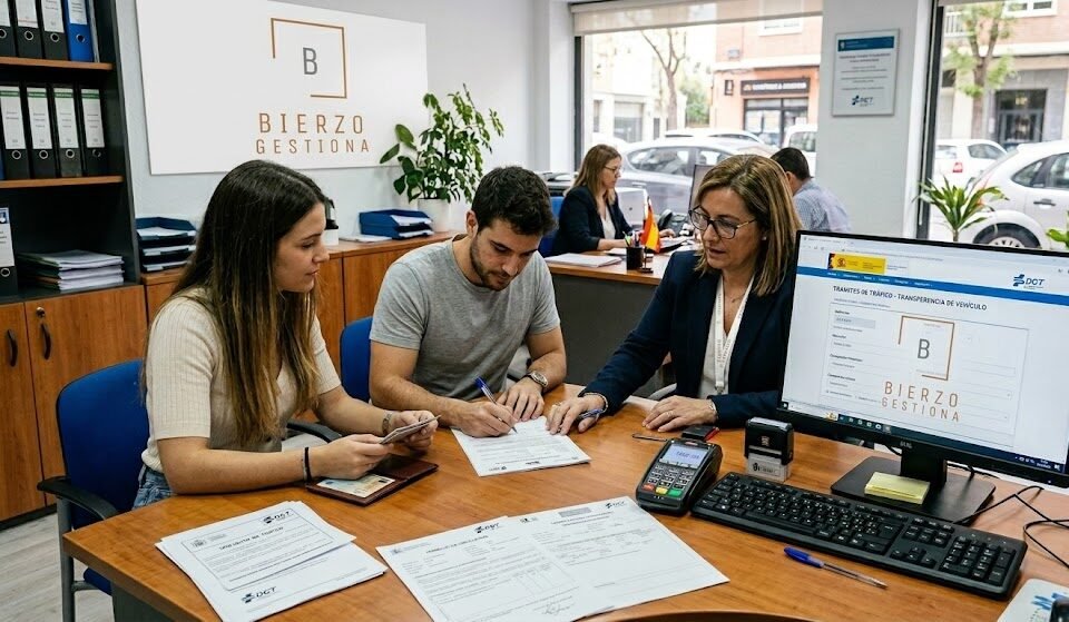 gestor administrativo en ponferrada tramitando el cambio de titularidad de un coche